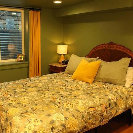 Апартаменты Heart Of Woodstock, 10 Min Walk To Reed, With Private Garage! Портленд Экстерьер фото