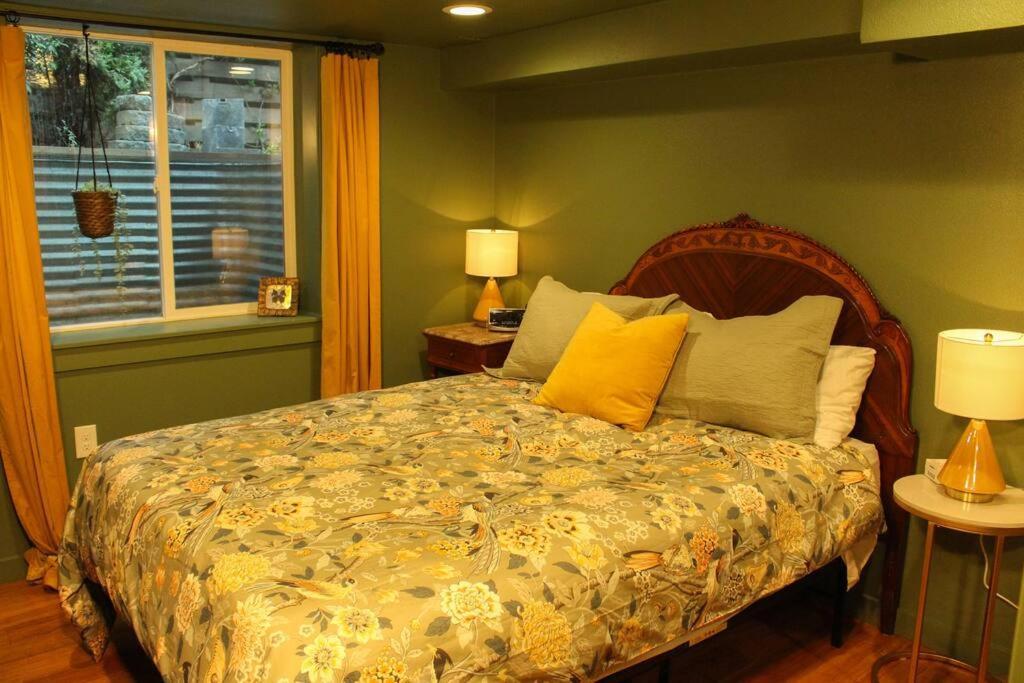 Апартаменты Heart Of Woodstock, 10 Min Walk To Reed, With Private Garage! Портленд Экстерьер фото