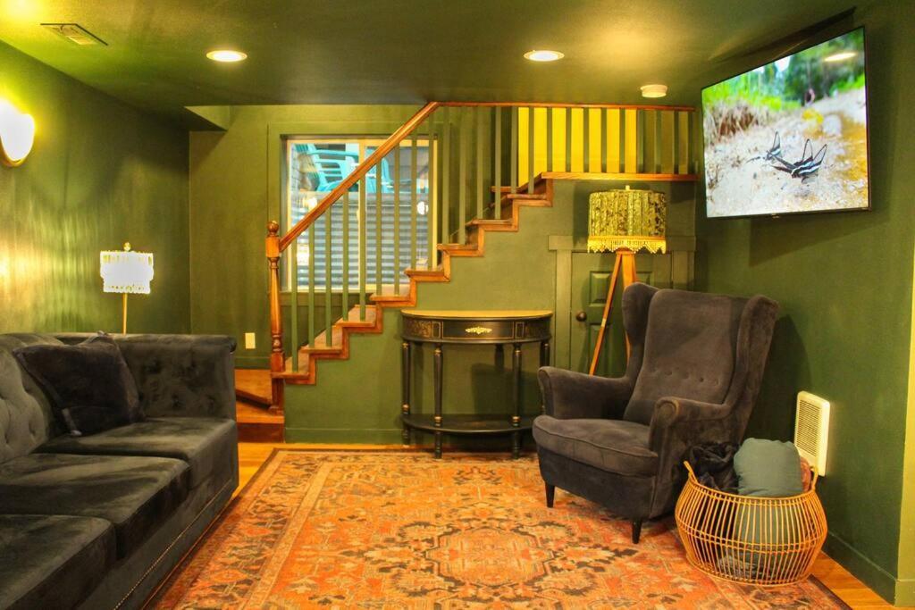 Апартаменты Heart Of Woodstock, 10 Min Walk To Reed, With Private Garage! Портленд Экстерьер фото