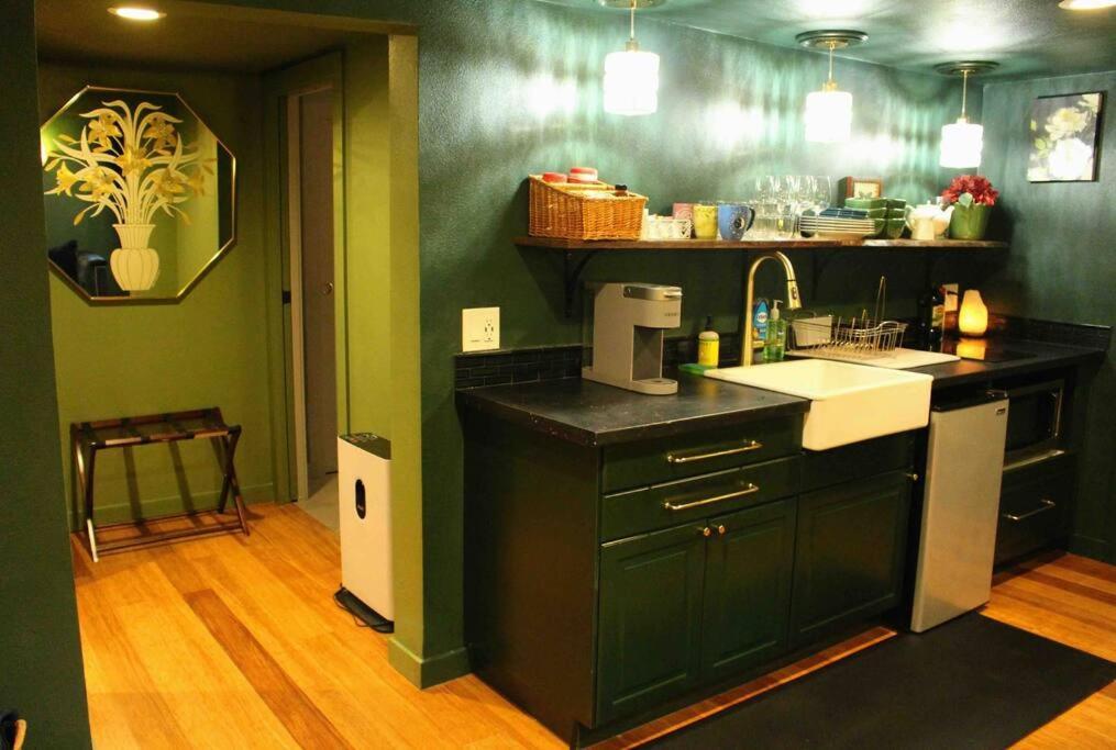 Апартаменты Heart Of Woodstock, 10 Min Walk To Reed, With Private Garage! Портленд Экстерьер фото